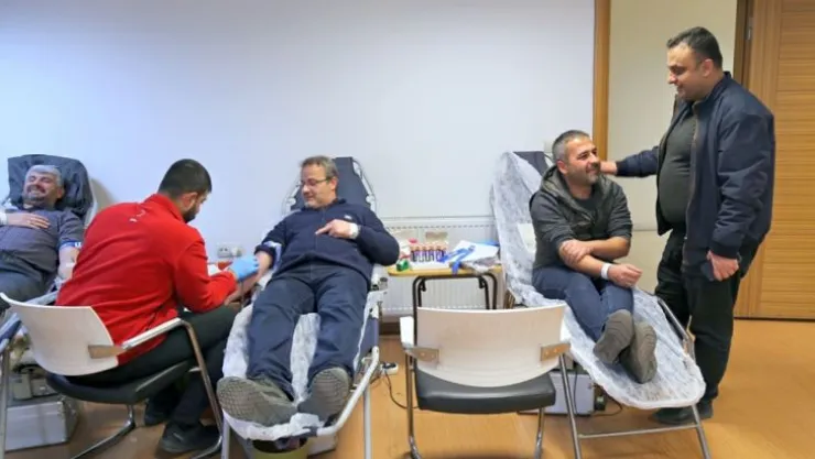 Esenlik Ve Belsos Kan Bağışında Bulundu