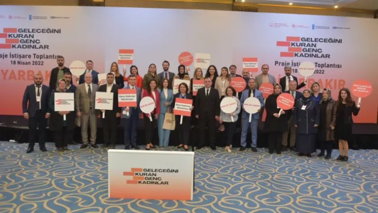 Geleceğini Kuran Genç Kadınlar Projesi'nin Diyarbakır'daki Paydaş Toplantısına Yoğun İlgi