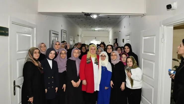 Hanife Yazıcı Şehit Jandarma Uzman Çavuş Musab Haciömer Elmas'ın Hatim Duası Programına Katıldı