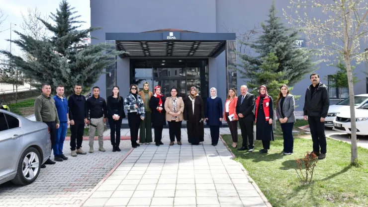 Hanımefendi Selda Yavuz, Şehit Ailelerini Ziyaret Etti