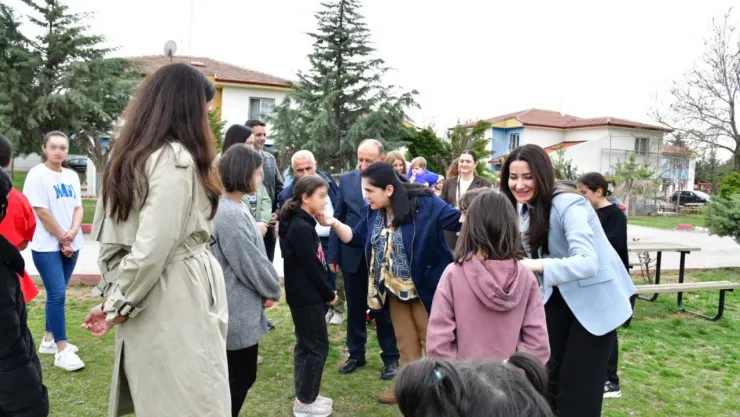 Hanımefendi Yavuz, Aile Danışma Merkezi Müdürlüğü ve MİAD Çocuk Evlerine Ziyarette Bulundu