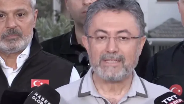 Hatay, İzmir ve Manisa'daki yangınlar kısmen kontrol altında soğutma çalışmaları sürüyor