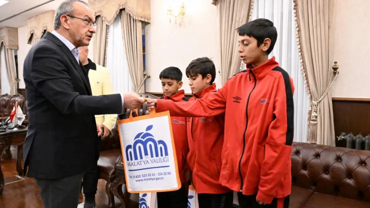 Hokeyde Malatya Rüzgârı: Milli Takım Kampına Davet Edilen Sporculardan Vali'ye Ziyaret