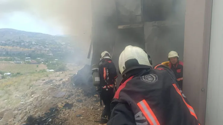 İnşaat işçilerinin kaldığı şantiyede korkutan yangın