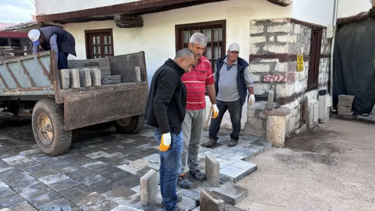 İpekçi Sokakta Karo Taşı Yenileme İşlemi Gerçekleştiriliyor