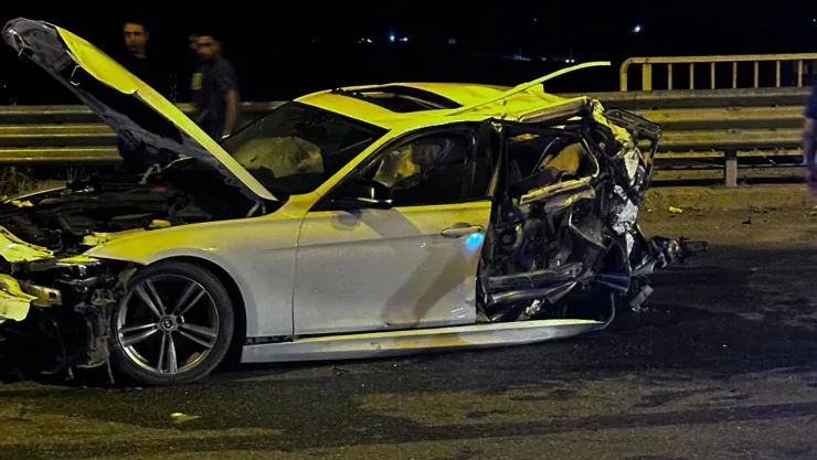 Kazada otomobil ikiye bölündü: Bir ölü, 3 ağır yaralı