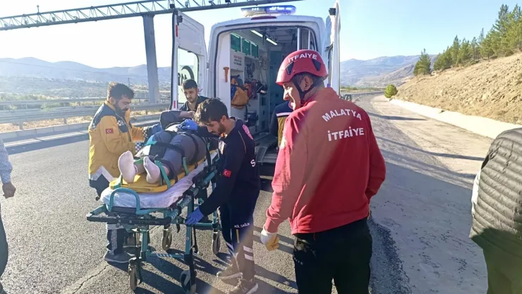 Kontrolden Çıkan Araç Takla Attı: Sürücü ve 2 Kişi Yaralandı
