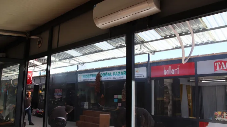 Kültür ve Turizm Bakanı Ersoy, kendi imkanları ile 150 depremzede esnafa klima gönderdi