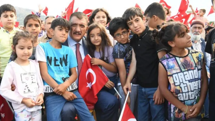 Kültür Ve Turizm Bakanlığı Konteyner Kent Alanında Düzenlenen Yılsonu Şenliklerinde Öğrenciler Doyasıya Eğlendi