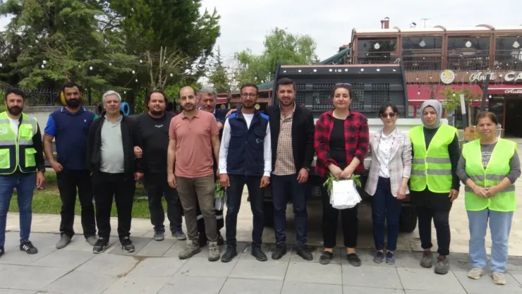 Malatya Büyükşehir Belediyesi Vatandaşlara Ücretsiz Fide Dağıttı