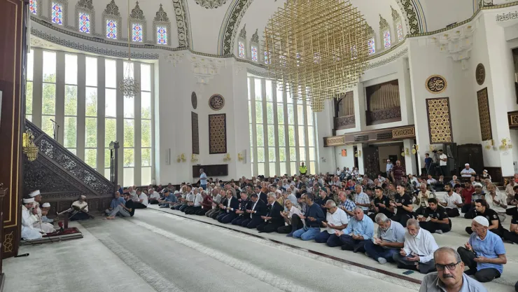 Malatya'da 15 Temmuz'da hayatını kaybedenler için tüm camilerde dualar yükseldi