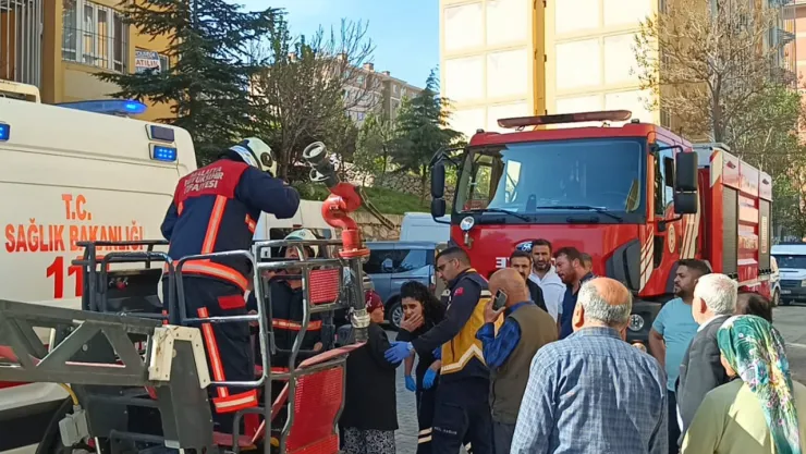 Malatya'da bir binada yangın: Mahsur kalan 3 kişi kurtarıldı
