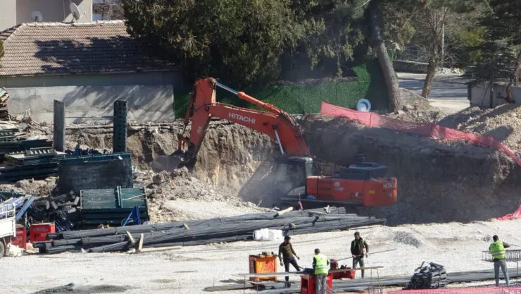 Malatya'da depremin izleri siliniyor