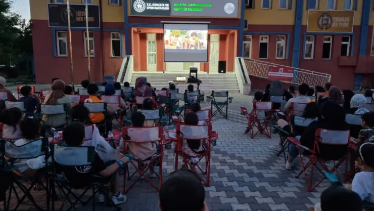 Malatya'da Gençlik Merkezinde Eğlence ve Motivasyon Dolu Atölyeler