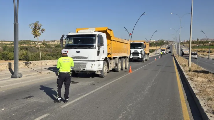 Malatya'da Hafriyat Kamyonlarına Sıkı Denetim: Vali Yavuz Talimat Verdi