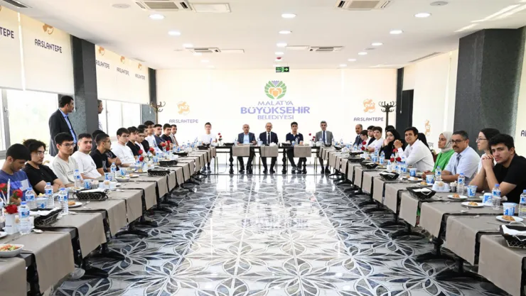 Malatya'da LGS ve YKS'de dereceye giren öğrencilere ödül