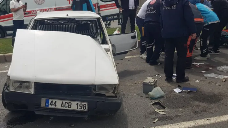 Malatya'da tır ile otomobil çarpıştı: 8 yaralı