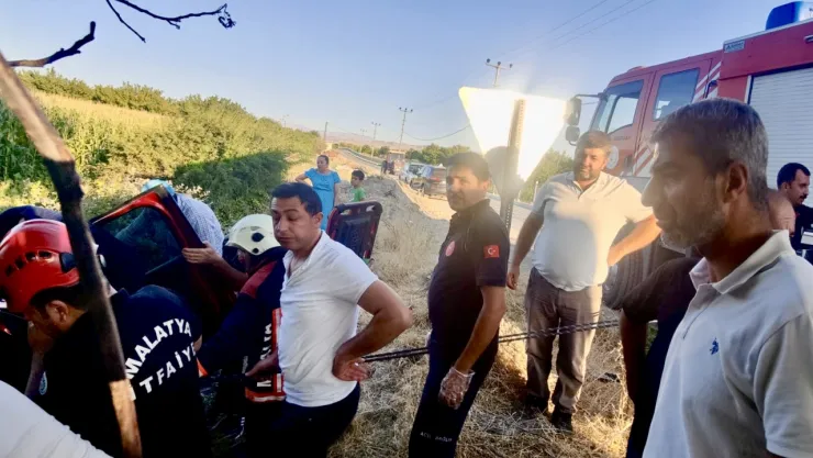 Malatya'da Trafik Kazası! İtfaiye Ekipleri Sıkışan Yaralıları Kurtardı