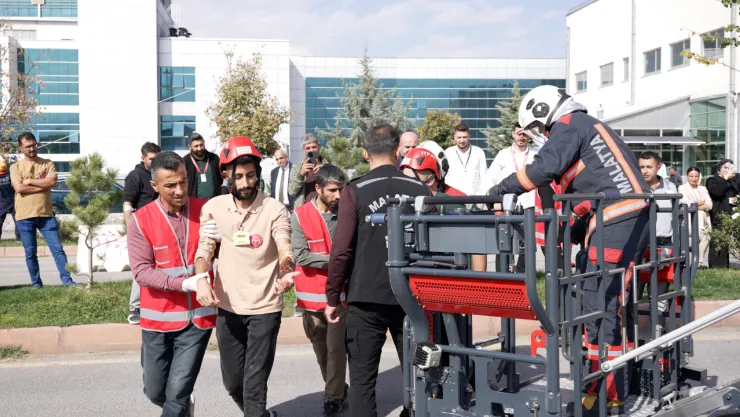 Malatya Eğitim ve Araştırma Hastanesi 2025 Eğitim Planı Çerçevesinde Afet Tatbikatı Düzenledi