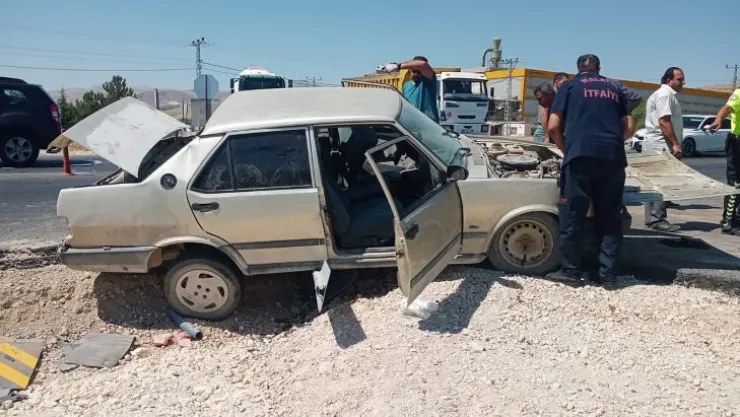 Malatya-Kayseri yolu Kağıt Fabrikası mevkiin de trafik kazası...12 yaralı