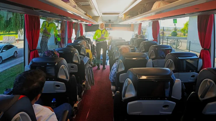 Malatya Trafik Polisi MAŞTİ'de Yolcuları Bilgilendirdi