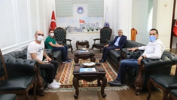 Malatya'da Çekilecek Olan Filmin Yönetmeni Çetin, Başkan Güder'i Ziyaret Etti