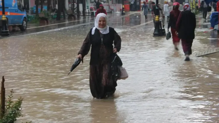 Marmara ve Ege'de Kuvvetli Yağış Uyarısı! Akşam Saatlerine Dikkat
