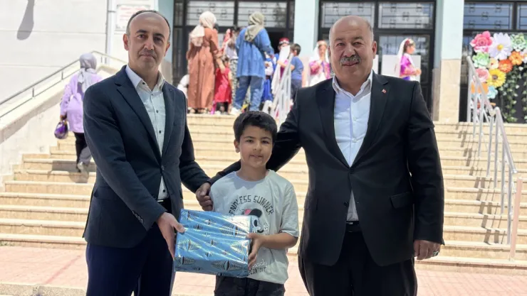 Mehmet Akif İlkokulu'nda 3. Geleneksel Çocuk Şenliği Coşkusu