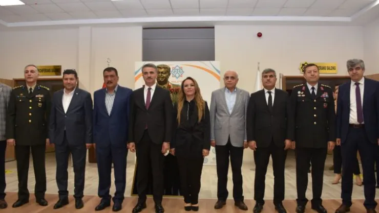 MTÜ'de Özal'ı Anma Töreni Düzenlendi