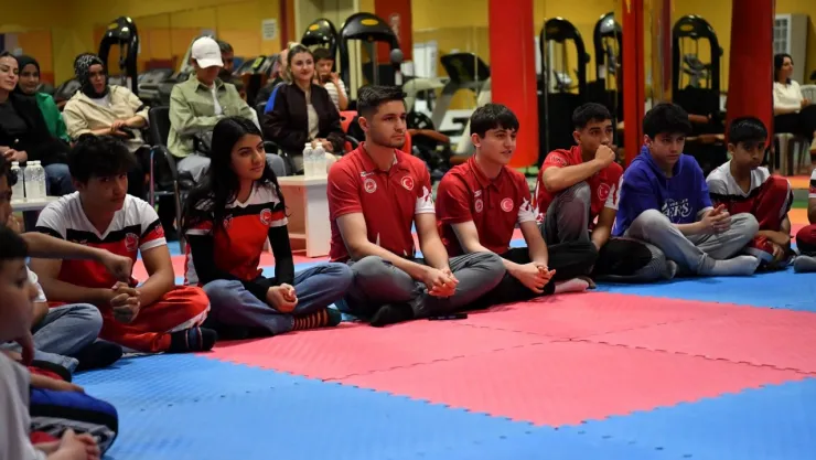 Olimpiyat İkincisi Milli Boksör Hatice Akbaş, Yeşilyurt Belediyesi Kick-Boks Sporcularıyla Buluştu