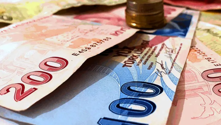 Sanayi ve Ticaret Cirosu Hafif Geriledi, İnşaat ve Hizmet Sektörü Yükseldi