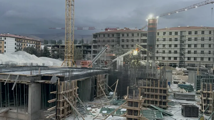 Şantiyelerde Yine Kaza: İki İşçi Yüksekten Düştü