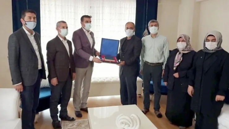 Şehit Semih Özbey'in Annesi Sadiye Özbey'e 'Anneler Günü' Özel Ziyareti