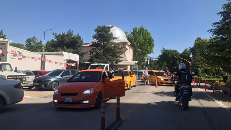Taksicilerden Büyükşehir ve Esnaf Odasına Sert Tepki