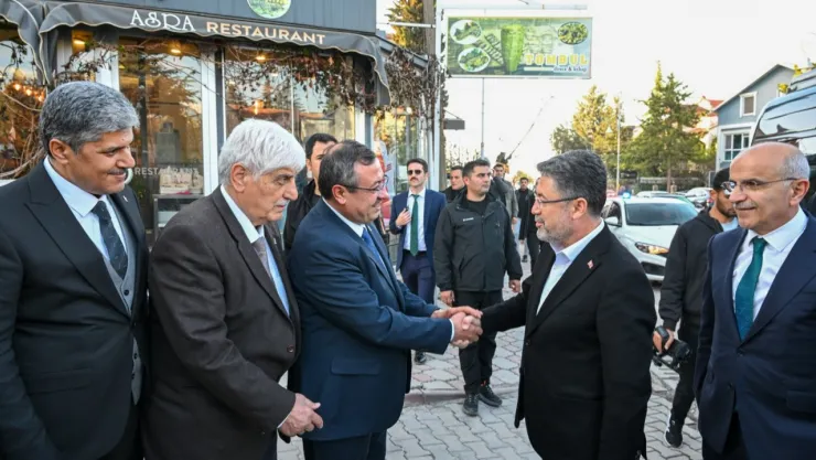Tarım ve Orman Bakanı İbrahim Yumaklı, İl Başkanı Ali Bakan'ı Ziyaret Etti