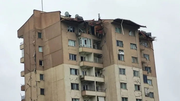 TOKİ Mağdurları: 'Mahkeme Kararına Rağmen Ağır Hasarlı Binada Yaşamaya Zorlanıyoruz'