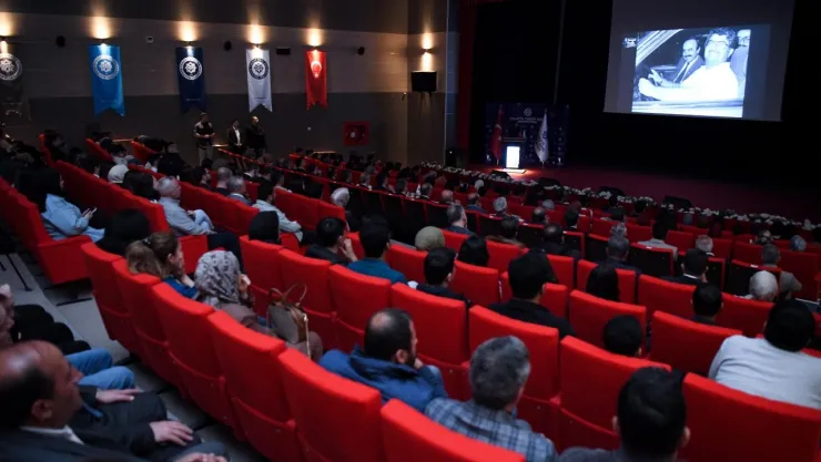 'Türkiye'nin Siyasi ve İktisadi Dönüşümünde Özal' Konferansı Düzenlendi