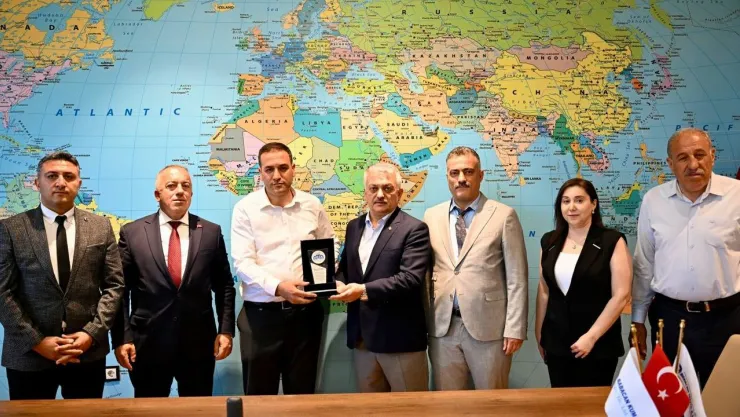 Vali Ersin Yazıcı, Çevre Haftası Etkinlikleri Kapsamında Tekstil Firmalarını Ziyaret Etti