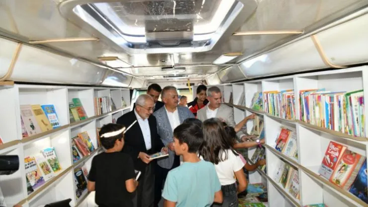 Vali Ersin Yazıcı konteyner kentte kütüphane açılışına katıldı