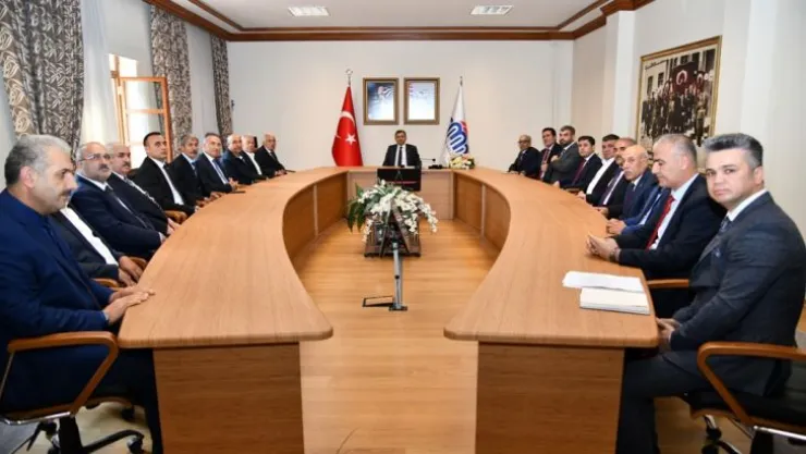 Vali Hulusi Şahin Muhtarları Kabul Etti