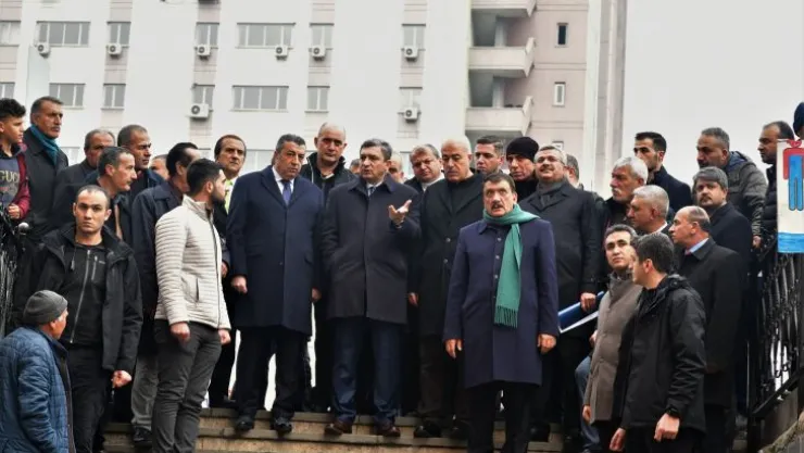 Vali Hulusi Şahin Şire Pazarı ve Buğday Pazarını Ziyaret Etti