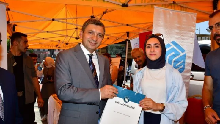 Vali Şahin 'Üniversite Tanıtım ve Tercih Fuarı'nın' açılış törenine katıldı