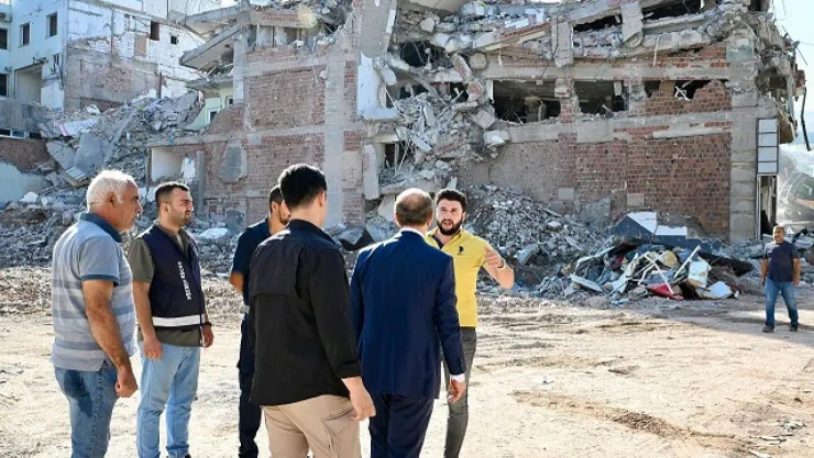 Vali Seddar Yavuz, Kışla Caddesinde İncelemelerde Bulunarak, Esnaflar İle Bir Araya Geldi.