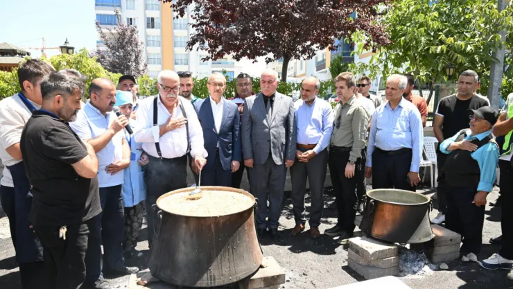Vali Yavuz  Aşure ve Lokma Etkinliğine Katıldı