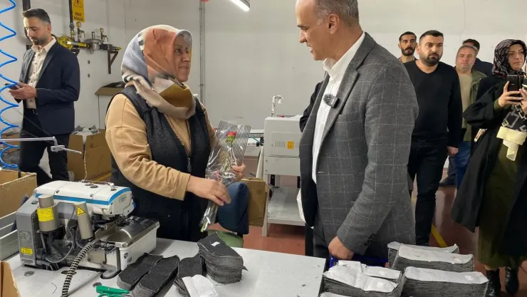 Yeniden Refah Partisi Yeşilyurt Belediye Başkan Adayı Murat Aslan, 'Kadınlar Bir Gün Değil, Hergün Baş Tacı Yapılmalı '