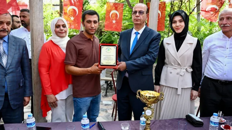 Yeşilyurt Belediye Başkanı Geçit'ten Şampiyon At ve Jokeye Teşekkür Ziyareti