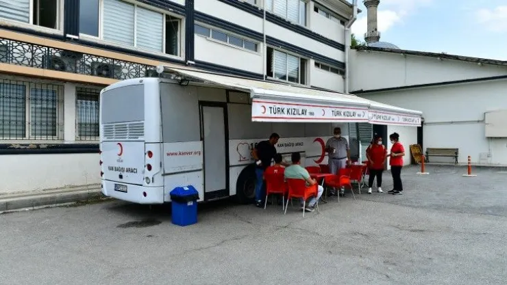 Yeşilyurt Belediye Personelleri Kan Bağış Kampanyasına Katılıp, Örnek Bir Davranış Sergiledi