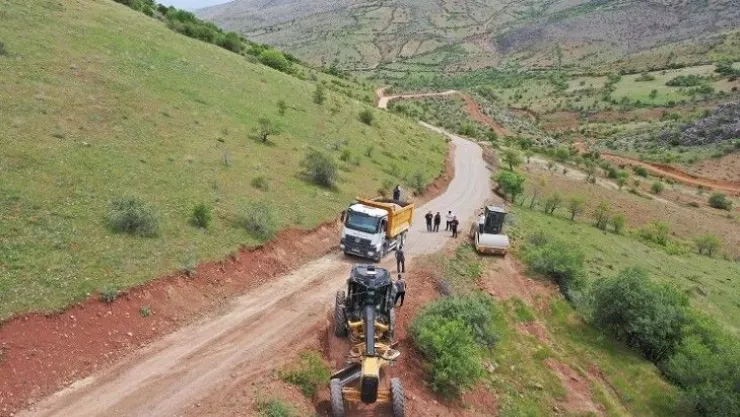 Yeşilyurt Belediyesi Ekipleri, Görgü Mahallesinin Ulaşım Ağını Yeniliyor