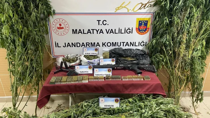 Yeşilyurt'ta Uyuşturucu Operasyonu: Esrar, Kenevir ve Silah Ele Geçirildi