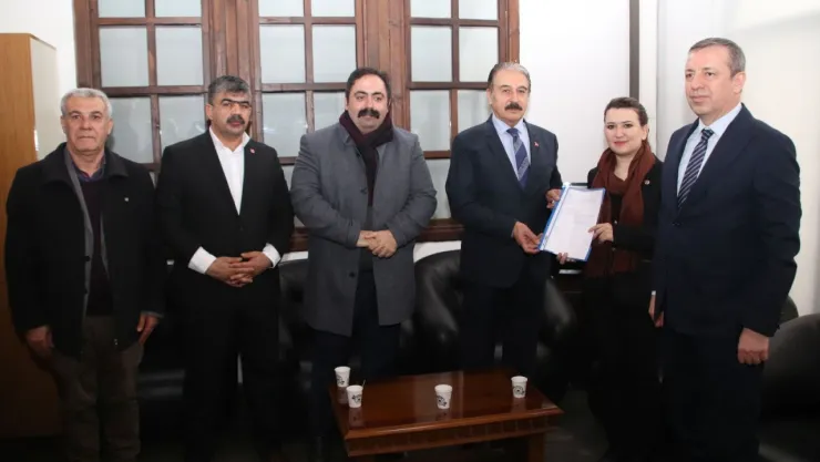 'Yıkık değil, çökmüş bir şehirde yaşamaya ve mücadele etmeye çalışıyoruz'